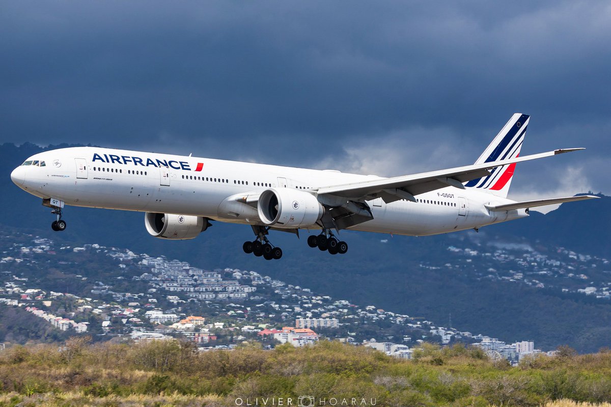 OlivierHoarau's tweet photo. 🇷🇪 #FGSQT #B777 of @AirFranceFR here at #LaReunion 🌴 after more than 10 hours of flight from #Paris yesterday ✈️
#AvGeek #Boeing #Airfrance #airfranceisintheair #reunionisland https://t.co/PQqfBEkQwu