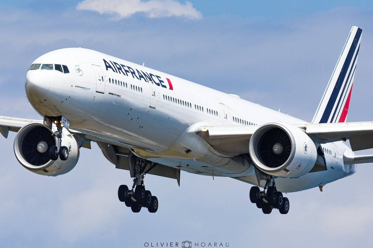 OlivierHoarau's tweet photo. 🇷🇪 #FGSQT #B777 of @AirFranceFR here at #LaReunion 🌴 after more than 10 hours of flight from #Paris yesterday ✈️
#AvGeek #Boeing #Airfrance #airfranceisintheair #reunionisland https://t.co/PQqfBEkQwu