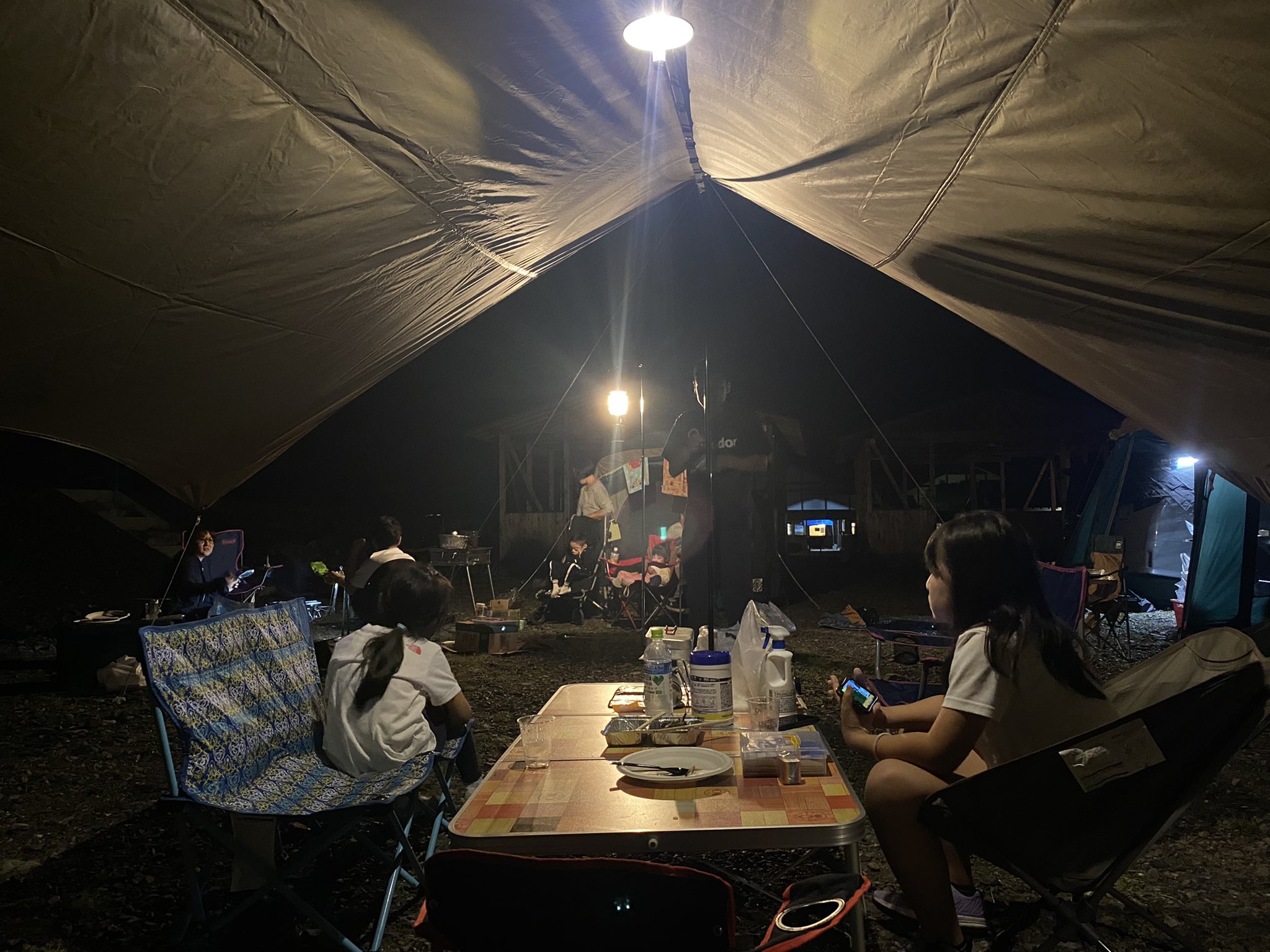 تويتر かつや على تويتر ツレ家族と合流して久々のファミキャン 酒飲みは自分だけだけどキャンプぁい キャンプ ファミキャン 酒飲み キャンプ好きと繋がりたい T Co Vuuhtkargm