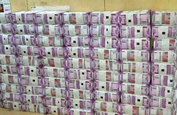 NaveedIRS's tweet photo. 142.87 crores unaccounted cash. This is the quantum of cash which has been seized after an #IncomeTax raid on a big pharmaceutical group in Hyderabad. I can't begin to imagine the time it would have taken to count so much cash (photo for representation only). https://t.co/JxkIRvClpc
