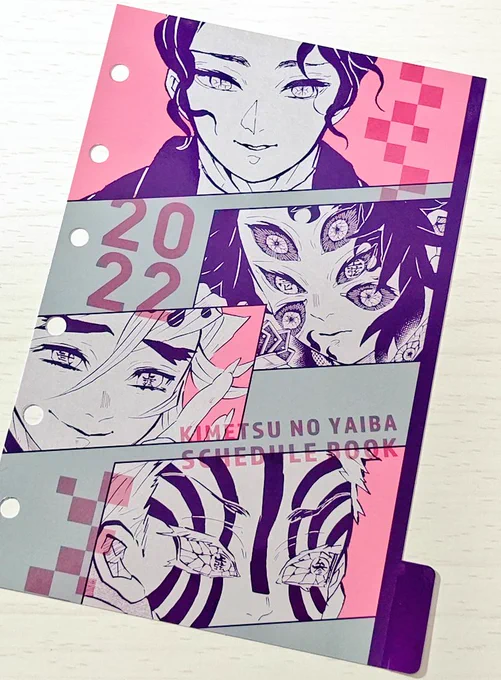ふぉろわさんがきめつのスケジュール帳買ってたので自分も便乗して買ったんですけど
鬼インデックスが最高すぎるしフリーページには原作に登場したキメ学全てのキャラが載っていて
原作が好きな人にはたまらない仕様になってます🤦🏻💕
2200円と少しお高めですが………みんなで買えば怖くない………💸 