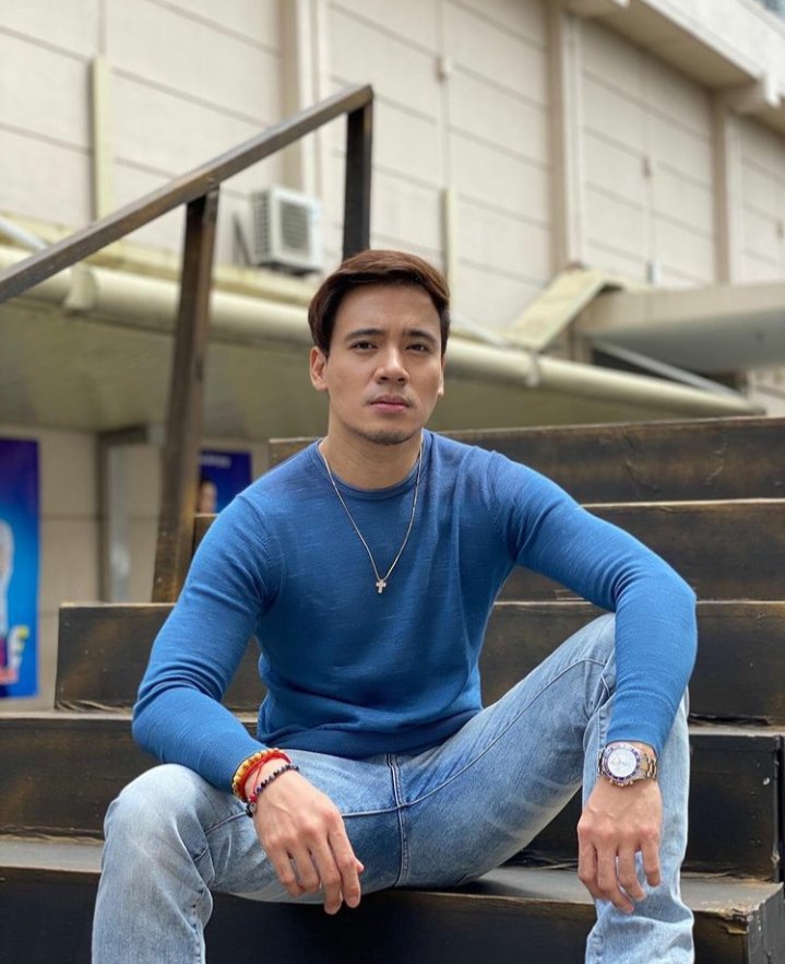 Happy tenten day,
happy blue day
happy birthday pogs <33

Erik Santos 