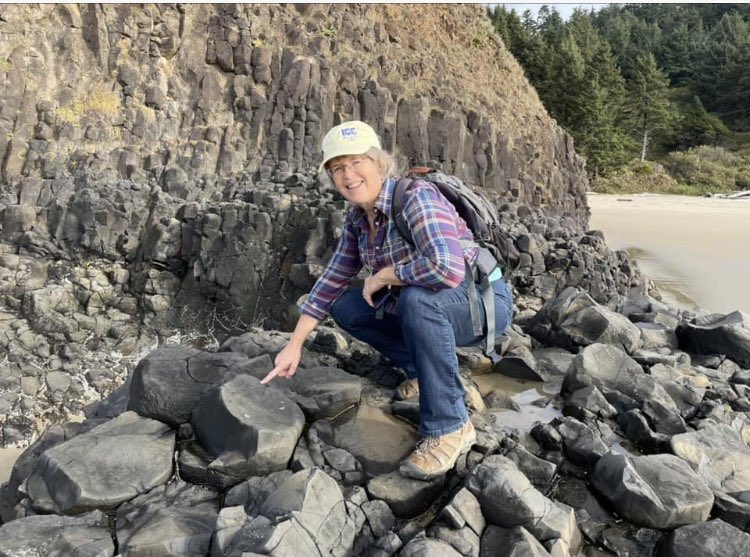 watch4rx's tweet photo. I needed this. #geology #2YC #GSA #Oregon #fieldtrips #getoutside #WomenInSTEM https://t.co/j5wI9AT6WH