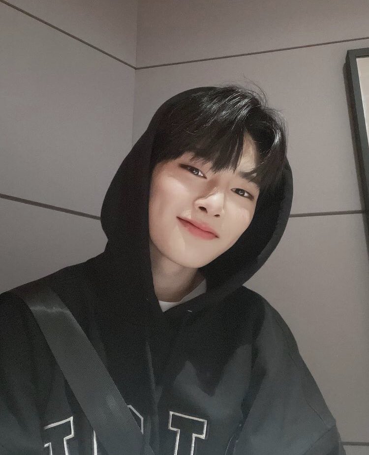 li6nou's tweet photo. te amo <\\♡ https://t.co/dTOnZl4DDf