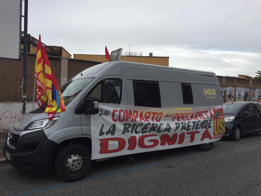 100000_anni's tweet photo. Verso lo Sciopero Generale @usbsindacato @USB_PI continua il presidio per le assunzioni @CNRoccupato a piazzale Aldo Moro. https://t.co/7GuxAMQKqI https://t.co/7MUSZrynX7