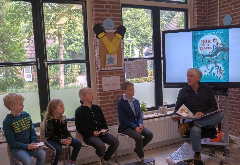 Medemblikactuee's tweet photo. Lees alles over: "#harmen van straaten in de klas bij #obs De #klaverwoid in #twisk" op Medemblik Actueel https://t.co/IjJ2kn6bM2 | #medemblik #lokaal #nieuws #gemeente #regionieuws #westfriesland #west-friesland https://t.co/gULATYYiJ7