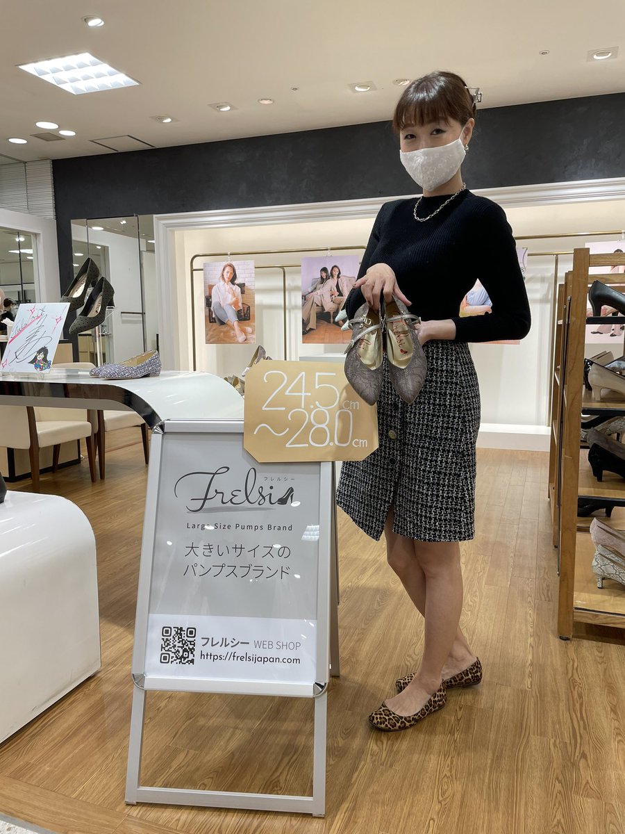 Frelsi_official's tweet photo. なんと！
ポップアップストアに  #夕霧らい さんにお越しいただきました✨

パネルにサインも書いていただきましたよ♪

なお、本日もシューフィッターは19時まで対応しております！
川西阪急でお待ちしています☺️ https://t.co/PUJeCed8Ek