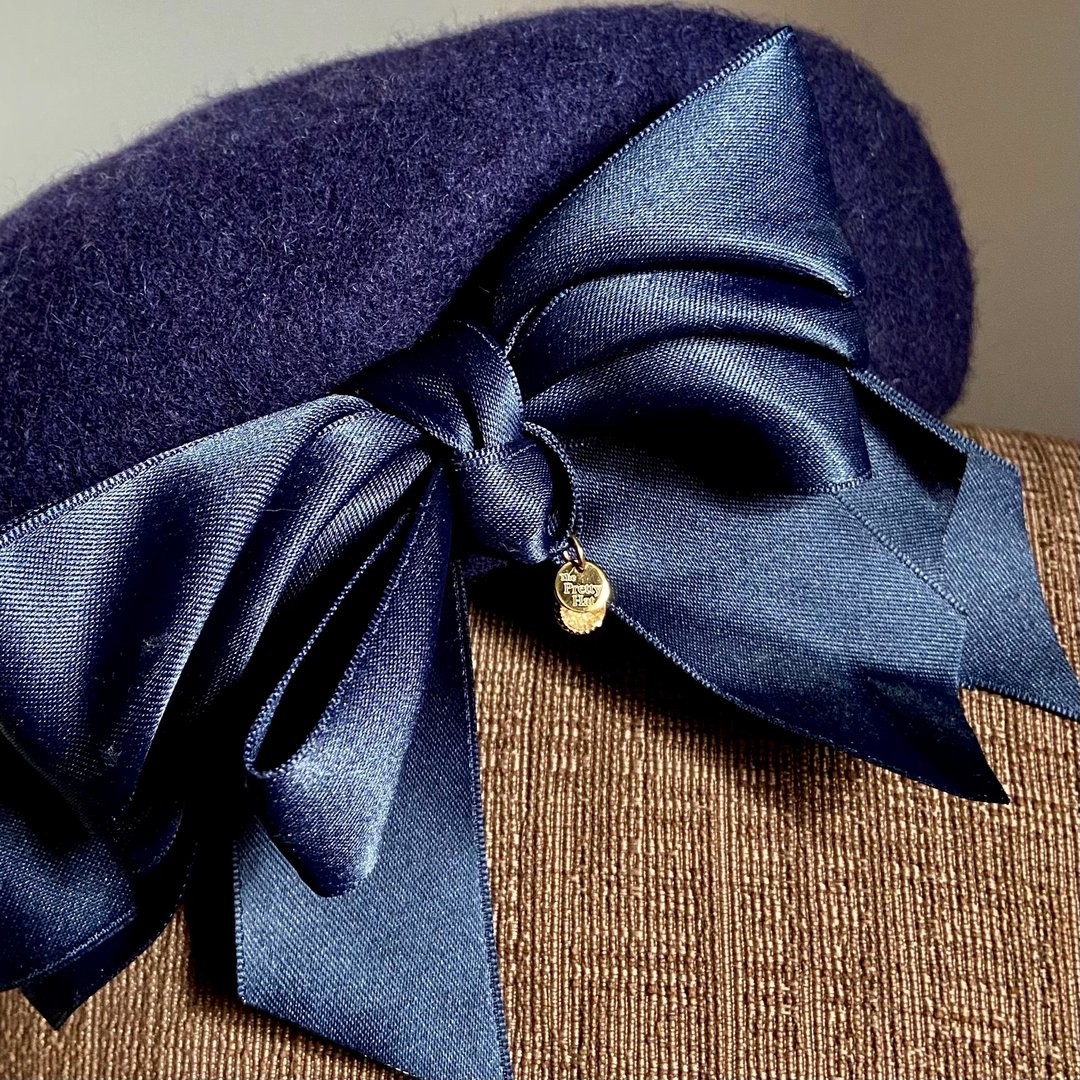 theprettyhat's tweet photo. Our hats sure live up to the name and we love an oversized bow! The ever so pretty “Phoebe” beret, launching 2pm GMT! 😍🎀

#beret #bows #prettyhat #frenchberet #winterhats #navy #newbrand #girlyfashion #autumnfashion #prettylittleinspo #cottagecore #hats https://t.co/1weZA1GXVl