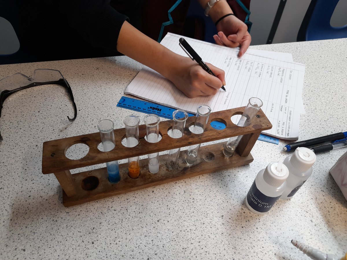JubileeScience's tweet photo. Year 11 have been working on chemical analysis this week. Here they are identifying positive metal ions using sodium hydroxide to create different coloured precipitates. #chemicalanalysis #positiveions #appliedscience @jubileehigh https://t.co/hRcO78RR6I