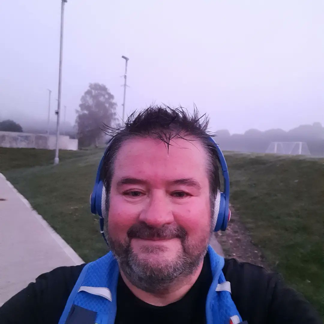 JustJSK2's tweet photo. 2 days on the trot, is that a run streak๐๐คฃ Not as bouncy today but loved the dark and fog. Quite spooky when The Beatles Revolution9 came on through my Captain America headphones.
#ordinaryathlete #struttyourstuff #LondonMarathon https://t.co/F2fSBDmS6q