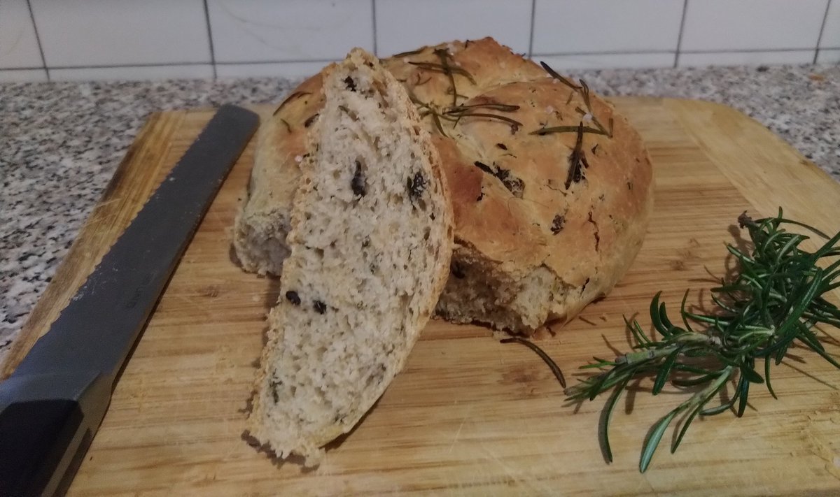 rickcleong's tweet photo. It's #breadweek in #GBBO & I made a special #lockdownbake in honour of @RosieRiots' celebratory #PhD thesis submission. Baked a rosemary, roasted garlic & black olive bread. Cannot wait to pass this celebratory loaf to Rosie! Congratulations again ππΎ #unswbees https://t.co/FduGoYWeUm