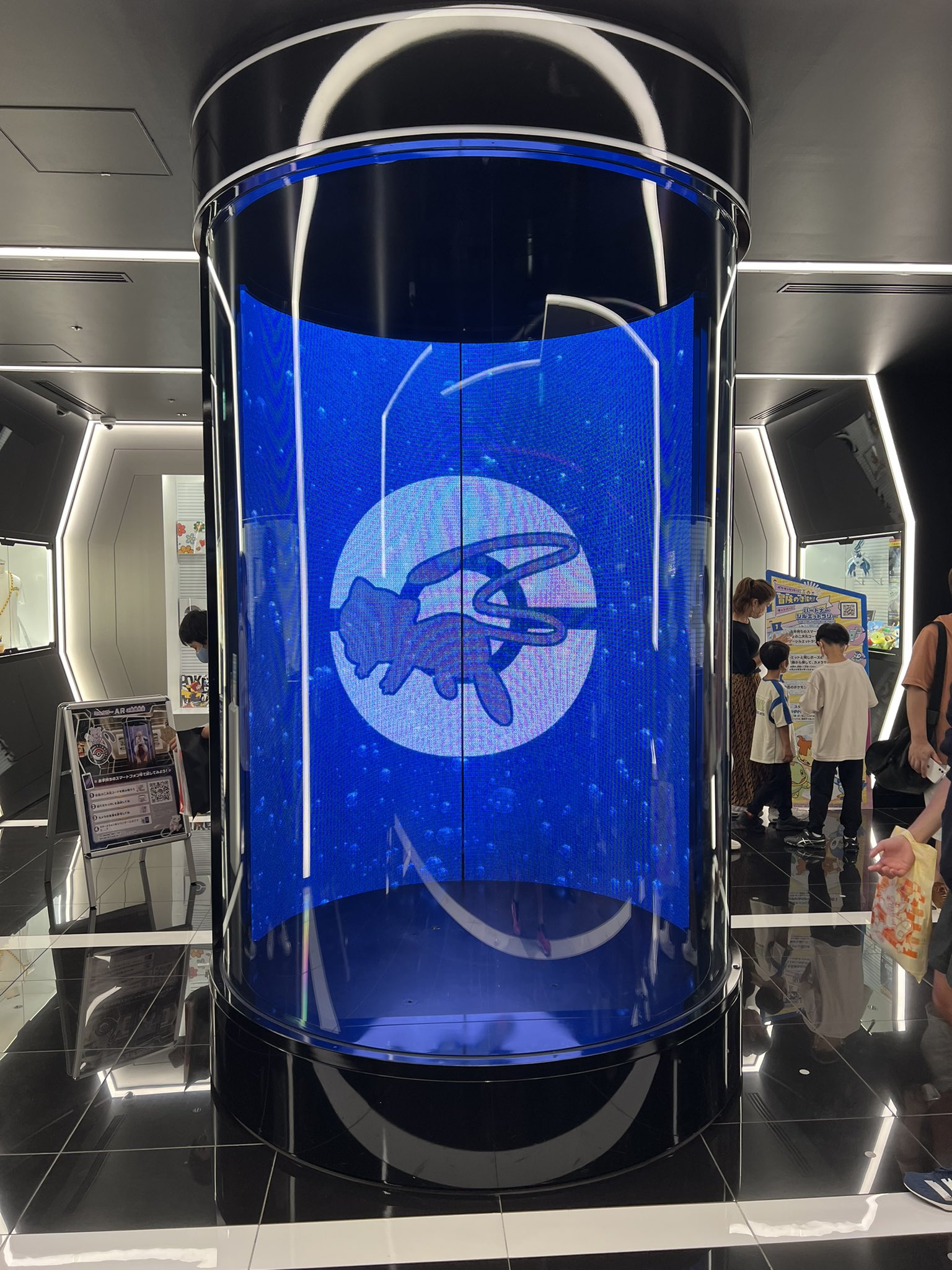 たぬ福 渋谷ポケセンでのar施策 いつもミュウツーいるところになんもいないなーと思ったら ブラウザarで出現していた Ar ポケモンセンター T Co Luyqxs0wgq Twitter