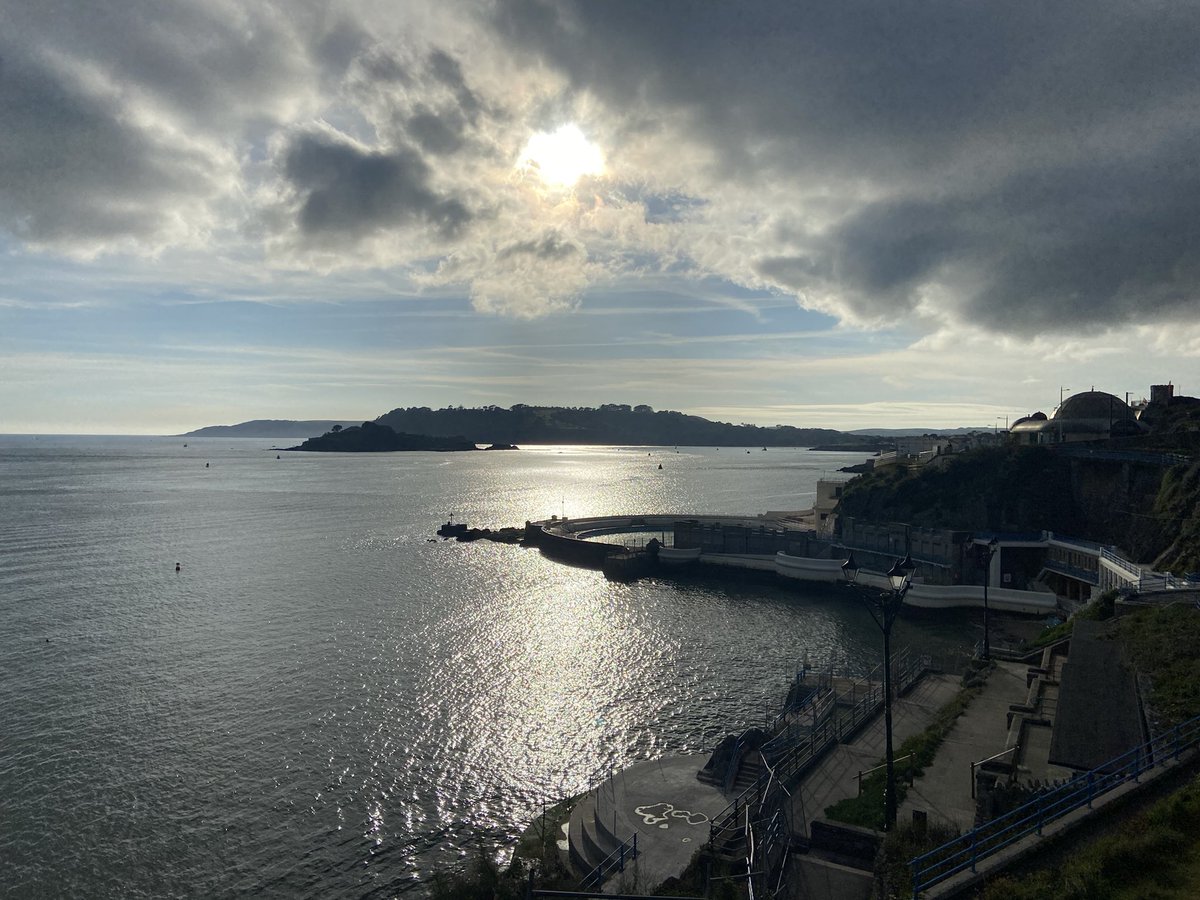 DevonWilds's tweet image. Drake’s Island, Plymouth in the Autumn twilight. 

Running along the seafront on Friday, discarding the worries of the working week into the sea air. 

#nofilter #nofilterneeded #plymouth #plymouthroadrunner #plymouthuk #devon #devonlife