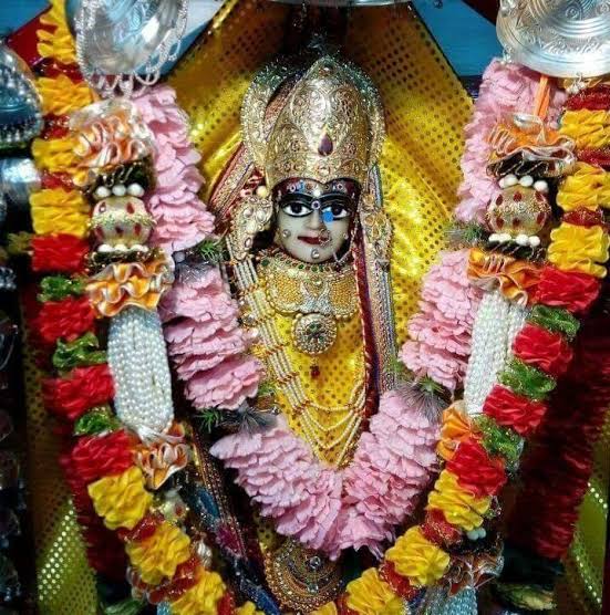 baisa_3's tweet photo. तनोट माँ का मन्दिर जैसलमेर जिले से लगभग एक सौ तीस कि॰मी॰ की दूरी पर स्थित हैं। भाटी राजपूत नरेश तणुराव ने वि॰सं॰ 828 में तनोट का मंदिर बनवाकर मूर्ति को स्थापित किया था।

जय तनोटराय माँ  🙏🙏💐🌼🌼🚩
 BSF &amp; आर्मी की देवी 
जहां पूजा पाठ हमारे फौजी भाई करते है 
@suraj341508 https://t.co/Q9Hg2r2zrU