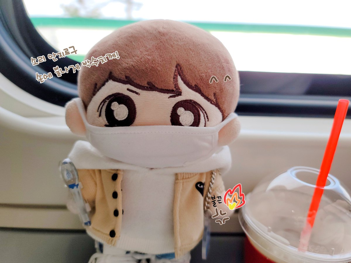 서울콘서트 가는길🏃‍♀️=33
뚜벅초라 셍콩이만;-;
테이프로 입을 막고보까,,진지하게 고민중😶