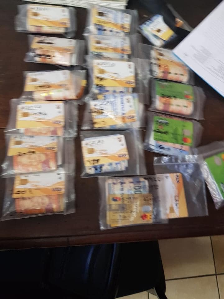 VideozDailySA's tweet photo. Police apprehend three suspects for alleged money laundering and more than sixty Sassa cards confiscated. The Limpopo Tracking Team and Provincial Investigative Unit have apprehended three suspects for suspected stolen goods and money laundering on 07/10/2021 in Polokwane CBD. https://t.co/k00rqliPW9