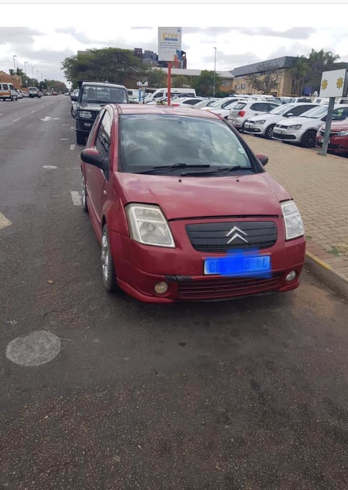 VideozDailySA's tweet photo. Police apprehend three suspects for alleged money laundering and more than sixty Sassa cards confiscated. The Limpopo Tracking Team and Provincial Investigative Unit have apprehended three suspects for suspected stolen goods and money laundering on 07/10/2021 in Polokwane CBD. https://t.co/k00rqliPW9