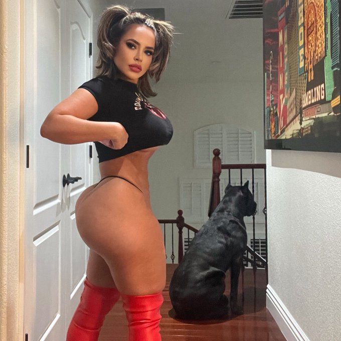 That&rsquo;s hot 😈 https://t.co/bj3TZZlTxE