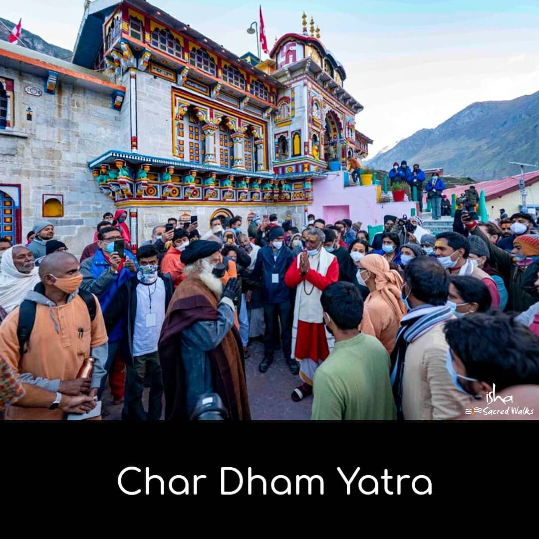IshaSacredWalks's tweet photo. #Sadhguru received a wonderful welcome at the sacred town of #Badrinath🙏🏼
Badrinath Temple is located on the banks of #Alaknanda River and is said to have been established by sage Adi Shankaracharya
#RideWithSadhguru #HimalayanJaunt
#SacredTemples #Spirituality
#IncredibleIndia https://t.co/n880BzjKVP