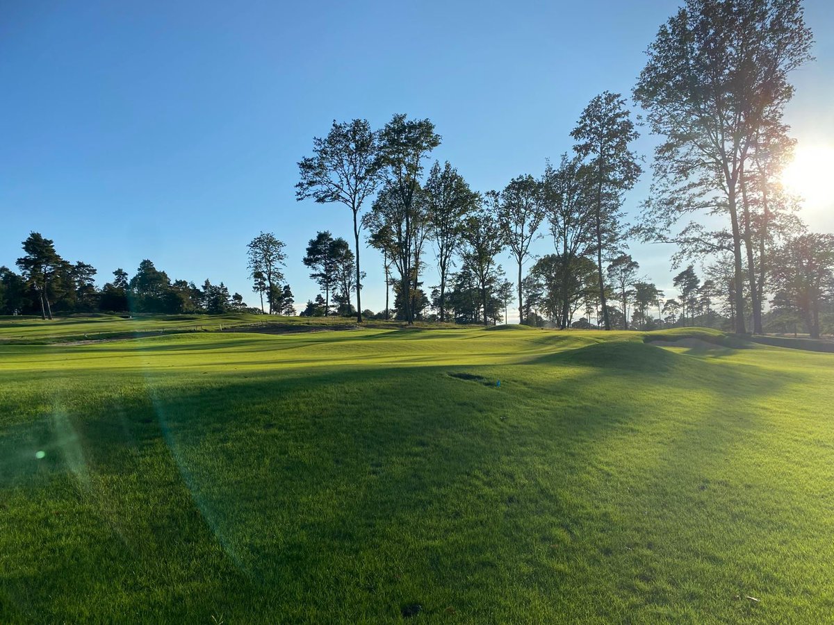 conorWalsh11's tweet image. We’ve loved being involved with the build of @TheAddingtonGC&apos;s new short game area and here’s a few quick-fire snaps of the final works looking sensational in the morning sun! ☀️

See more - buff.ly/3emklfN

#CJWGolf #EnglishGolf #PractiseTime #GolfShaping