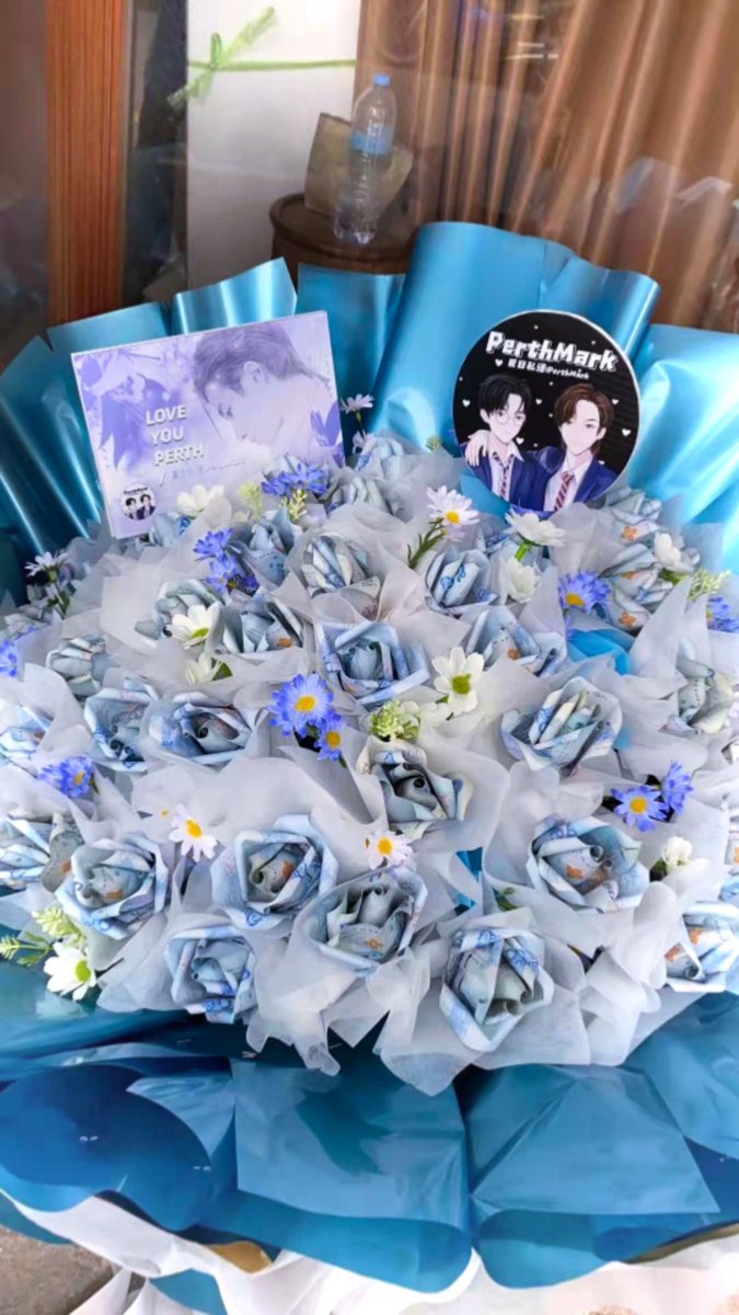 PerthMark320330's tweet photo. After I met you, I opened my eyes to the flower fields and closed my eyes to the stars.
Today, Chinese Fuwa has prepared a bouquet of money flowers for you, hoping to bring you beautiful blessings.
#KDPPE 
#PerthTanapon 
#RLXEMyPERTHfectDate 
#เพิร์ธมาร์ค
#PerthMark https://t.co/ycqlq8kjgo