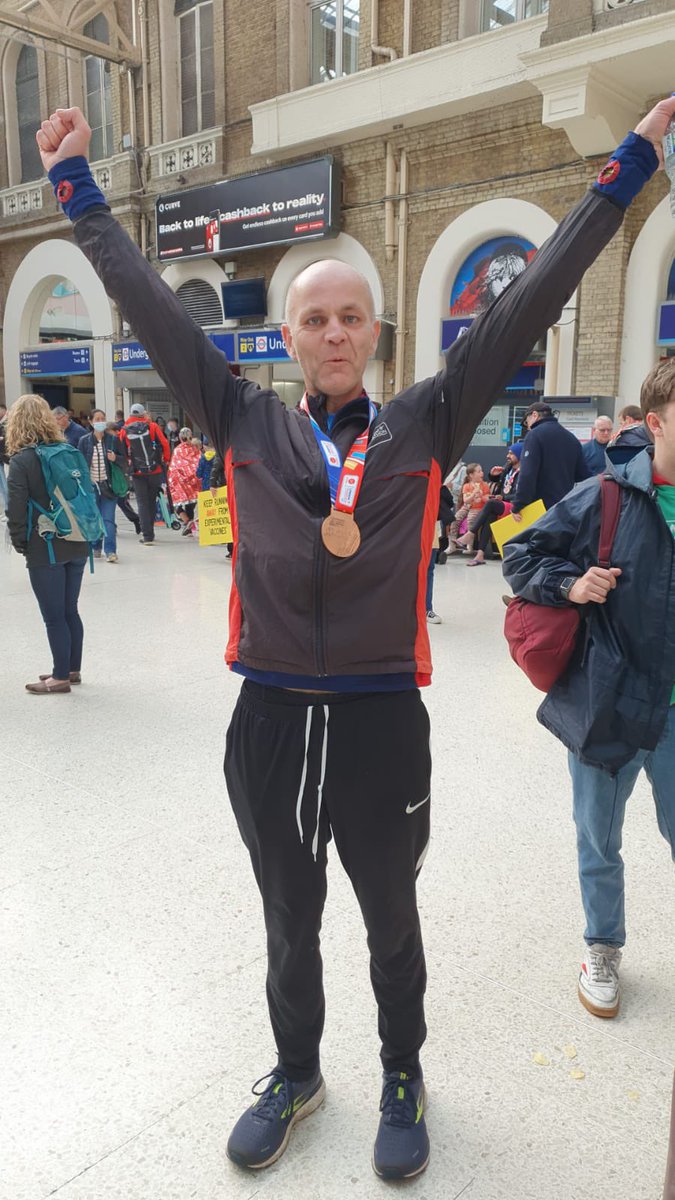 Such an amazing day topped of by bagging the world record 🥇 Thanks to the <a href="/teambenhammond/">Team Ben Hammond</a> support team, you were outstanding. <a href="/GWR/">Guinness World Records</a> <a href="/LondonMarathon/">TCS London Marathon</a>