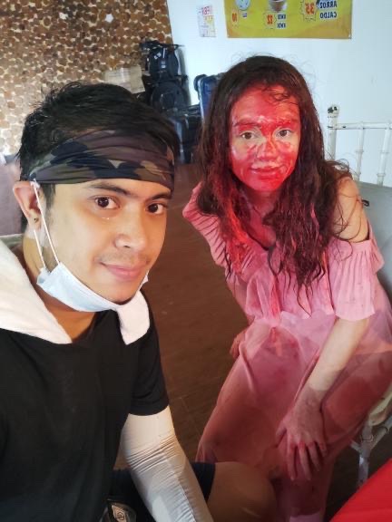 GMADrama's tweet photo. Walang double! Si Claire Castro lang talaga! #NLSampalinSiCielo

📸 : Claire Castro and Asst. Director Barry Barrientos on the set of #NagbabagangLuha. https://t.co/B8Hx64lZd5