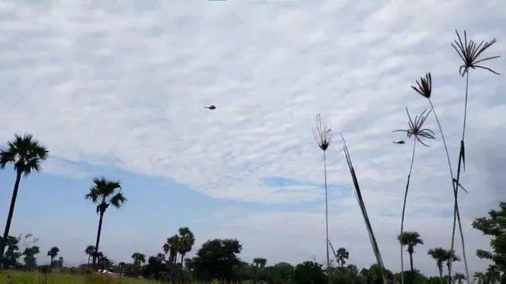 Thet1391's tweet photo. Military’s helicopters were seen flying over YeHtut Village Tract, Butalin Tsp this morning. Military’s helicopters flew frequently in the area during the 1st week of Oct according to locals. #WeSupportNUG #Oct9Coup #WhatsHappeningInMyanmar https://t.co/H7rfC5rfYU