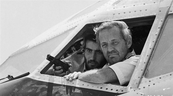 בחיזבאללה מבכים את לכתו של איש הארגון והמבוקש, עלי עטווי, שהואשם על ידי ארה"ב בחטיפת מטוס TWA ב-1985. הסתתר במשך שנים אחרי שהאמריקנים הציבו פרס על ראשו בניסיון לתפוס אותו. מת מסרטן, כך נראה, והיום ייקבר בדאחיה