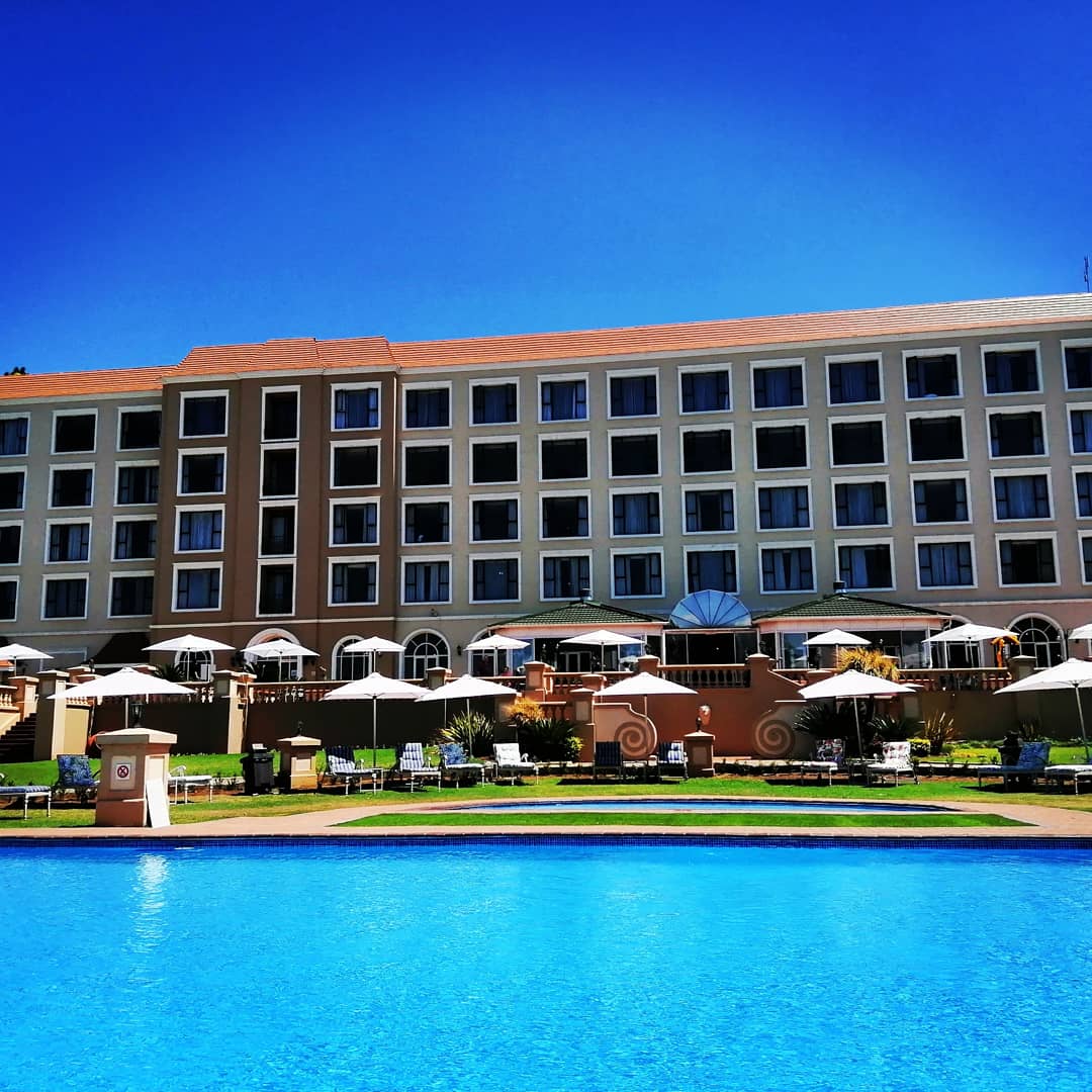 JoziStyle's tweet photo. Breakfast with a view and a pool at @ROV_Resort with @thesecreteats!
Too early for me to have bubbles!
๐คฃ๐คฃ๐คฃ
#SecretEATS
#TravelJoziStyle https://t.co/4hZhQ9xRyk