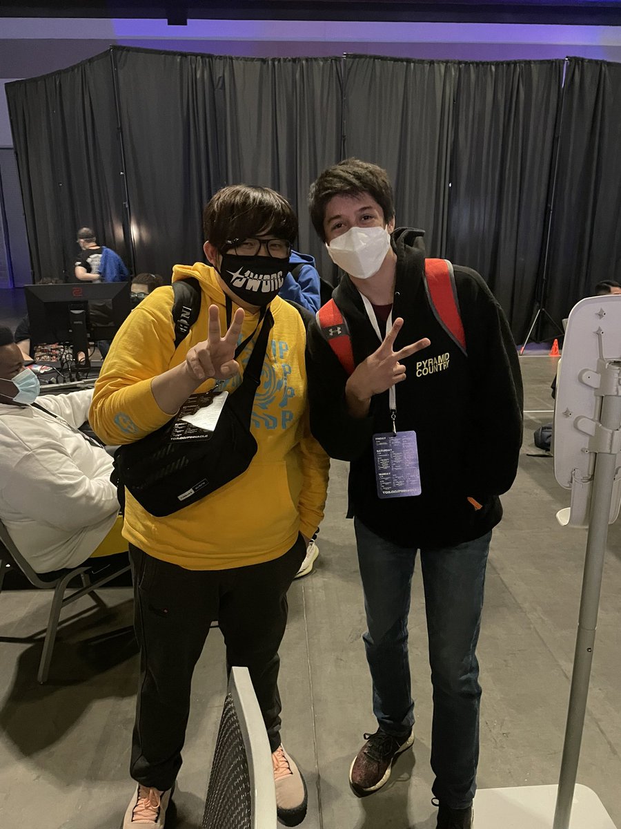 AnboTT_'s tweet photo. Who would’ve thought meeting these fgc goats was going to be possible @Kizzie_Kay @TheSupernoon @JWonggg @PunkDaGod https://t.co/G40vFTRXVe