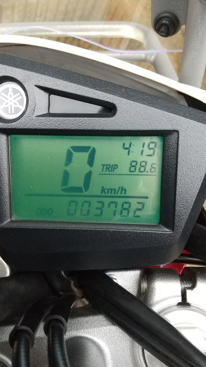utagedesuka's tweet photo. セローメンテナンス備忘録
オイル交換2回目
オイルフィルター交換なし
ドレンワッシャー新品交換
前回はSHOPでオイル（銘柄不明）とフィルターやっている
今回仕様オイルはヤマルーブスポーツ
ドレンボルト驚異の固さだった
次回はドレンボルト交換も視野
少しだけなめた
#俺のセロー https://t.co/FUZofE9FRC