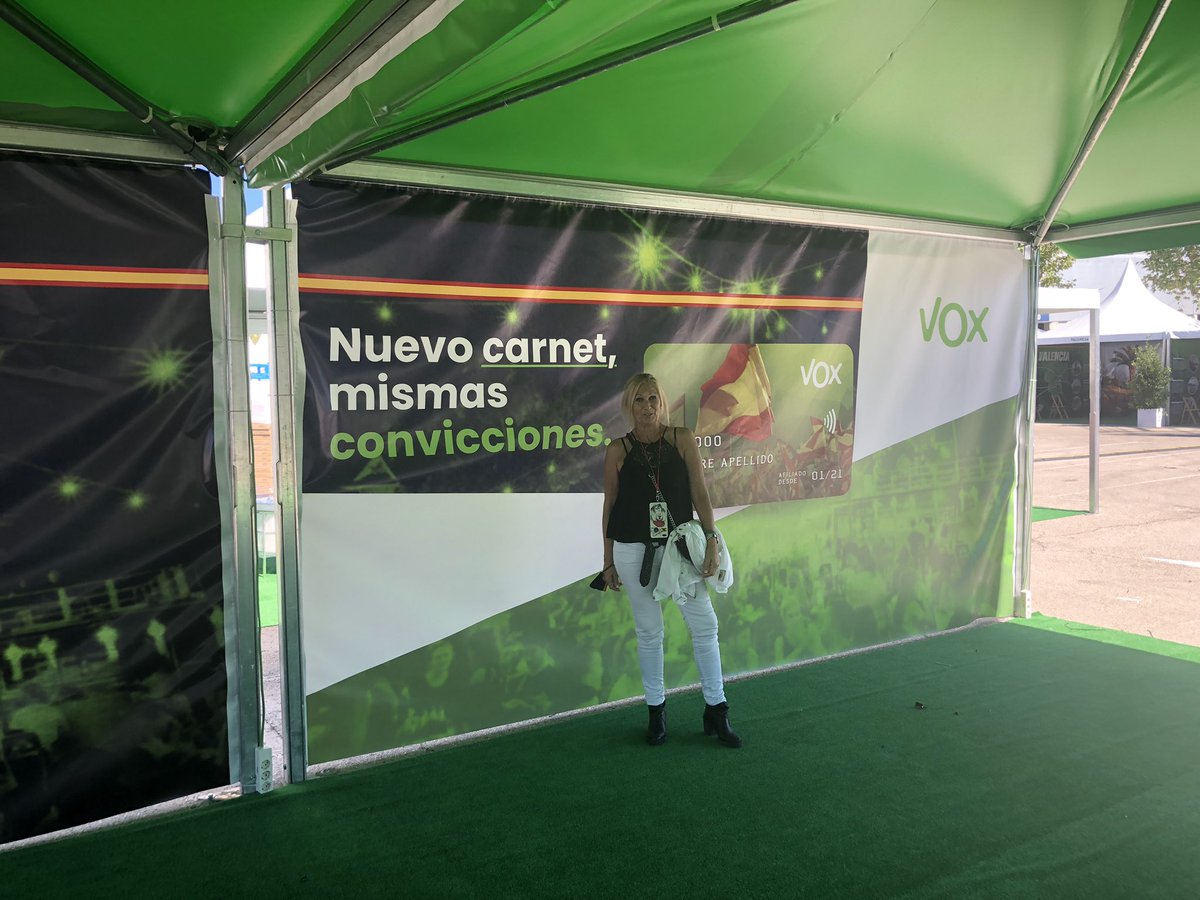 ivanedlm's tweet image. Buenos días! Este fin de semana nos vemos en #Viva21. En las carpas verdes de la entrada te puedes afiliar a Vox. 

A todos aquellos que se afilien este fin de semana en la carpa, les entregaré personalmente su carnet en un acto en Madrid en las próximas semanas! 😊💚