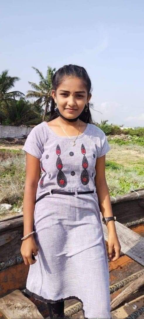 ChinnoduSsmb's tweet photo. మీ fb లో పోస్ట్ చేయండి అంత టైం లేదు అనుకుంటే కనీసం షేర్ చెయ్యండి.

వైజాగులో 
ఆదిత్య నివాస్ అపార్టుమెంటు దగ్గర గోరం

13 సంవత్సరాల అమ్మాయిని ఎత్తుకెళ్ళి
అతి కిరాతకంగా రేప్ చేసి చంపేసారు.

పాప ఒంటి నిండా పంటి గాట్లు
సిగరెట్లతో కాల్చిన మచ్చలు
కాళ్ళ దగ్గర మాసం ముక్క కూడా కట్ చేసేసారు. https://t.co/HWEeRR5xsS