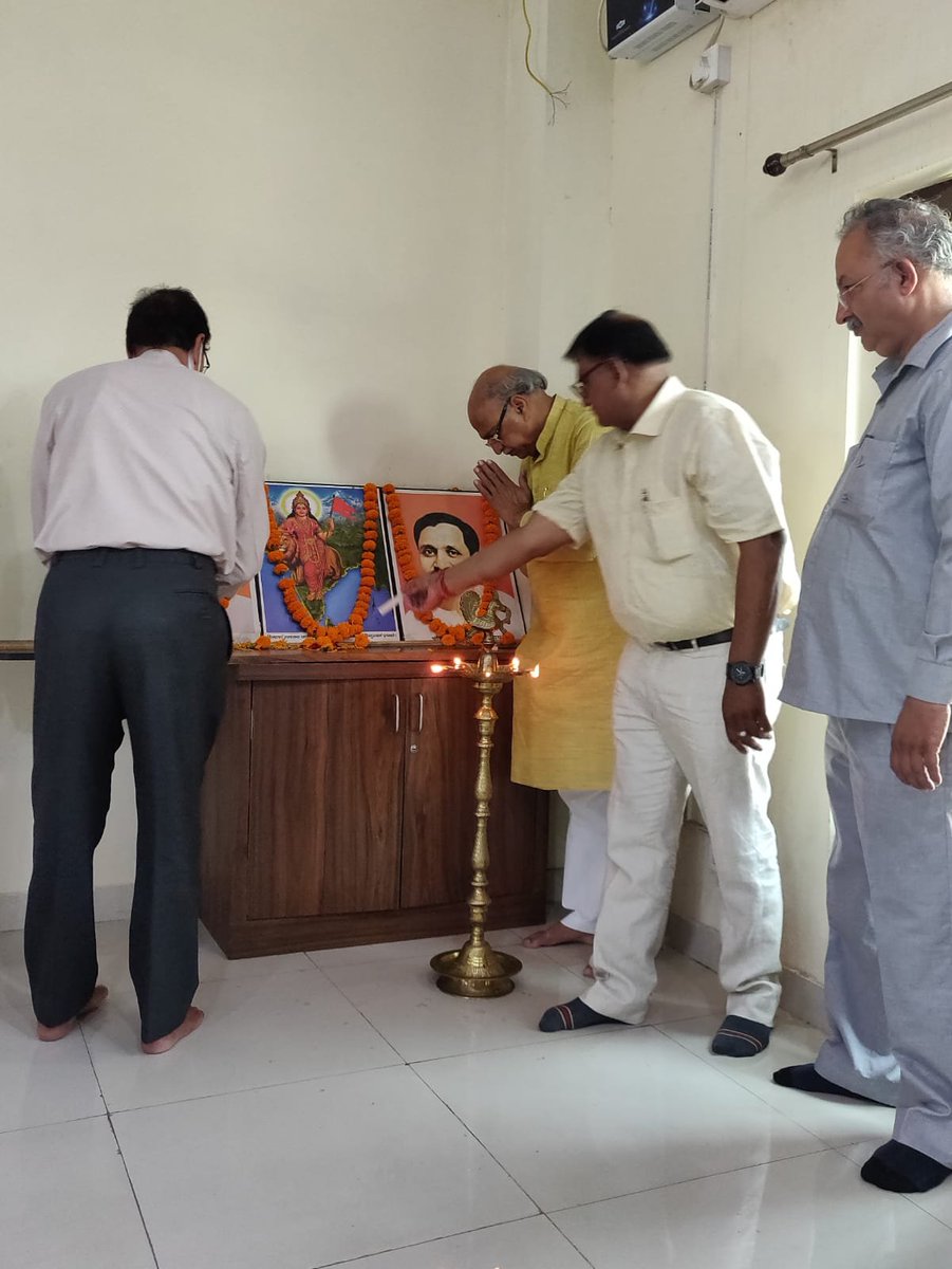 AmitagarwalM's tweet photo. आज पार्टी कार्यालय पर क्षेत्रीय कार्य समिति की बैठक का आयोजन किया गया, जिसमें शामिल होकर माननीय मुख्यमंत्री @myogiadityanath जी के कार्यकाल पर प्रकाश डाला। इस मौके पर कानूनी एवं विधि प्रकोष्ठ को लेकर चर्चा हुई।
@BJP4UP @MohitBeniwalBJP @kpmaurya1 @swatantrabjp @sunilbansalbjp https://t.co/VauicRZLcP