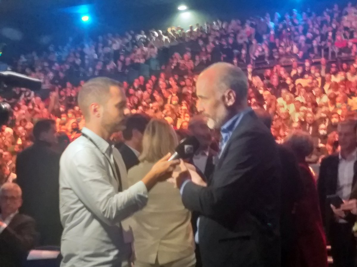 A l invitation d'<a href="/EPhilippe_LH/">Edouard Philippe</a>, ancien 1er ministre, avec + d'une centaine de Maires, des Parlementaires et de nombreux élus locaux 🇫🇷

#EdouardPhilippe