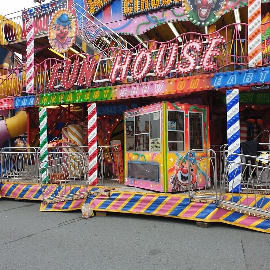 TewksCoWorking's tweet photo. This weekend sees the return of the Mop Fair to Tewkesbury. What a great sight!
So many happy smiling people enjoying the rides, candy floss and atmosphere!
#mopfair #tewkesburymopfair #Tewkesbury #glosbiz #Gloucestershire https://t.co/QjBRIsElK3