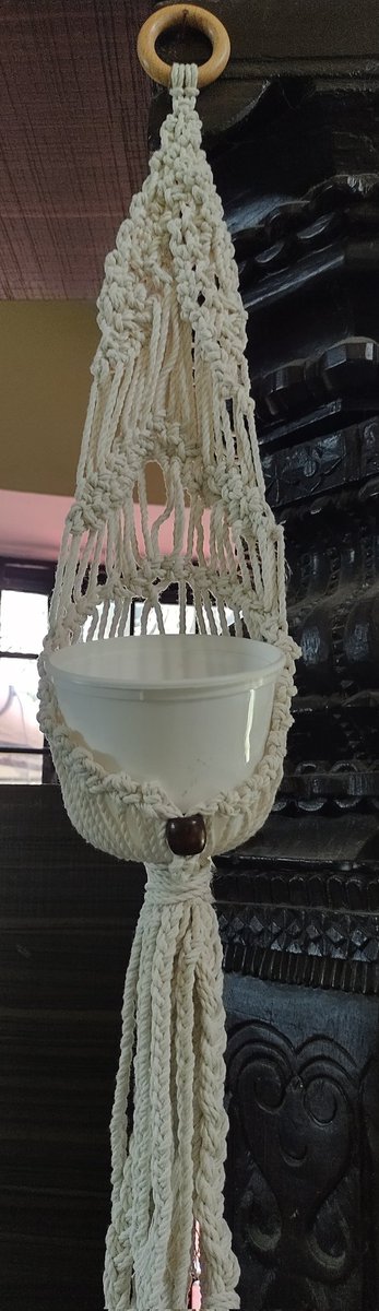 mauna_adiga's tweet photo. New hobby ❤️ Macrame 💕 Macrame plant hanger
#Macrame #Macramecraft #Macrameplanthanger https://t.co/DHecgZQ4zF