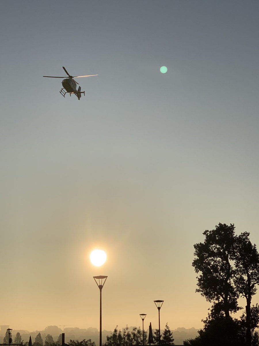 matletut's tweet photo. Ce matin, lors d’un déplacement pour mon astreinte, décollage de l’hélicoptère du Samu 49 avec le levé du soleil sur Angers👍 ⁦@chu_angers⁩ #samu49 #urgence  ⁦ https://t.co/b7kqwvDN1q