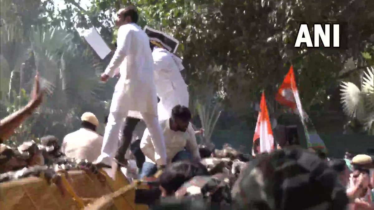 htTweets's tweet photo. Indian Youth Congress workers hold protest demonstration over #LakhimpurKheri violence in Delhi

(pics: ANI) https://t.co/jr3xLoXwvl