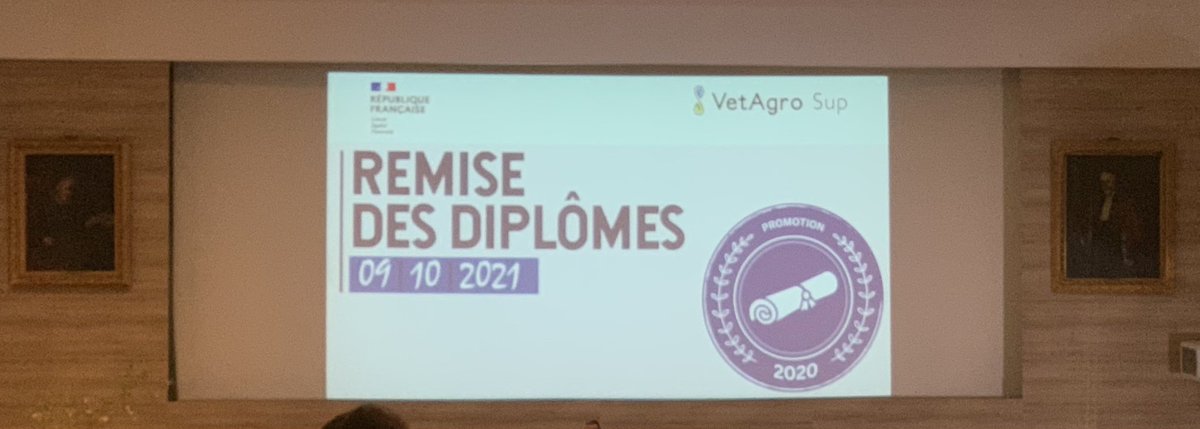 JeromeRive's tweet photo. Ravi de pouvoir mettre à l honneur nos diplômés M2 #MCSVL #Management & #Communication en Structures Vétérinaires Libérales @iaelyon @VetAgroSup lors de la remise des diplômes vétérinaires du campus de #Lyon @VetAgroSup https://t.co/H33DyNCMGe