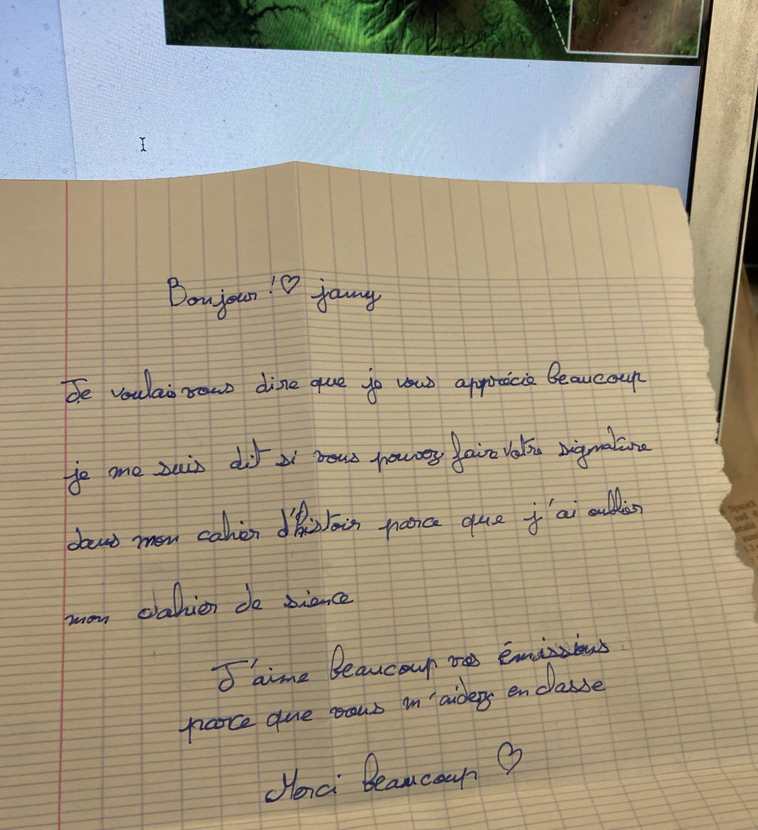 gourmaud_jamy's tweet photo. En route pour les volcans d’Auvergne à bord du TGV. Ce petit message qu’un enfant vient de me laisser… quelle jolie histoire ! 🤓 https://t.co/mDCtGEy8oF