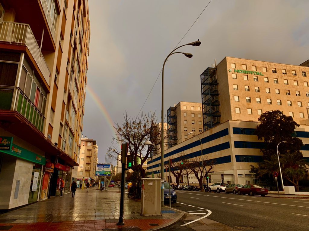 El día amanece con la mejor de las noticias. El Hospital Puerta del Mar de Cádiz <a href="/HUPMCadiz/">HospitalPuertadelMar</a> ahora mismo no tiene a ningún paciente en planta con COVID. Es la primera vez que esto ocurre desde que empezó la pandemia 

Mi aplauso a sus trabajadores. Nuestros héroes