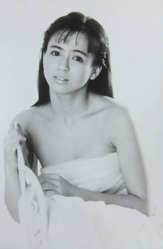 VHS 2本　② 伊藤麻衣子／愛しのハーフ・ムーン／愛の陽炎／萩原流行／司葉子 VHS 2本 ② 伊藤麻衣子／愛しのハーフ・ムーン／愛の陽炎／萩原