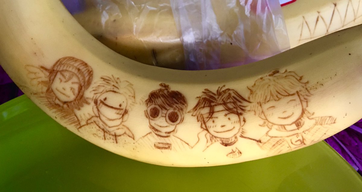goji_xx's tweet photo. don’t mind me just got bored and drew dtkq on a banana https://t.co/RhZlfV5LGW