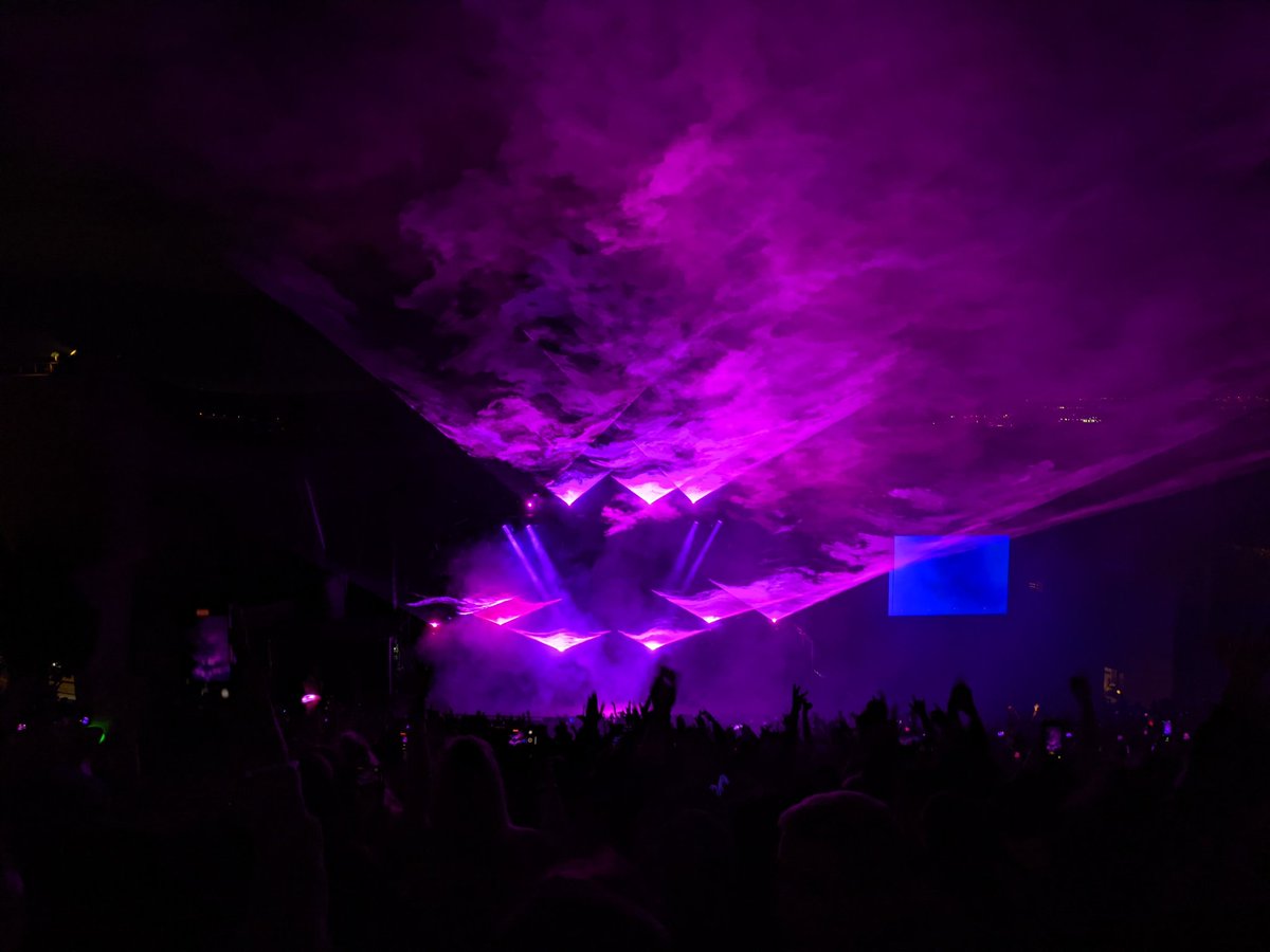 Ryan_Watson0535's tweet photo. The visuals were also really pretty and fun to watch. And of course @itsmadsky made the night great too. https://t.co/t1Qs3QkaDJ