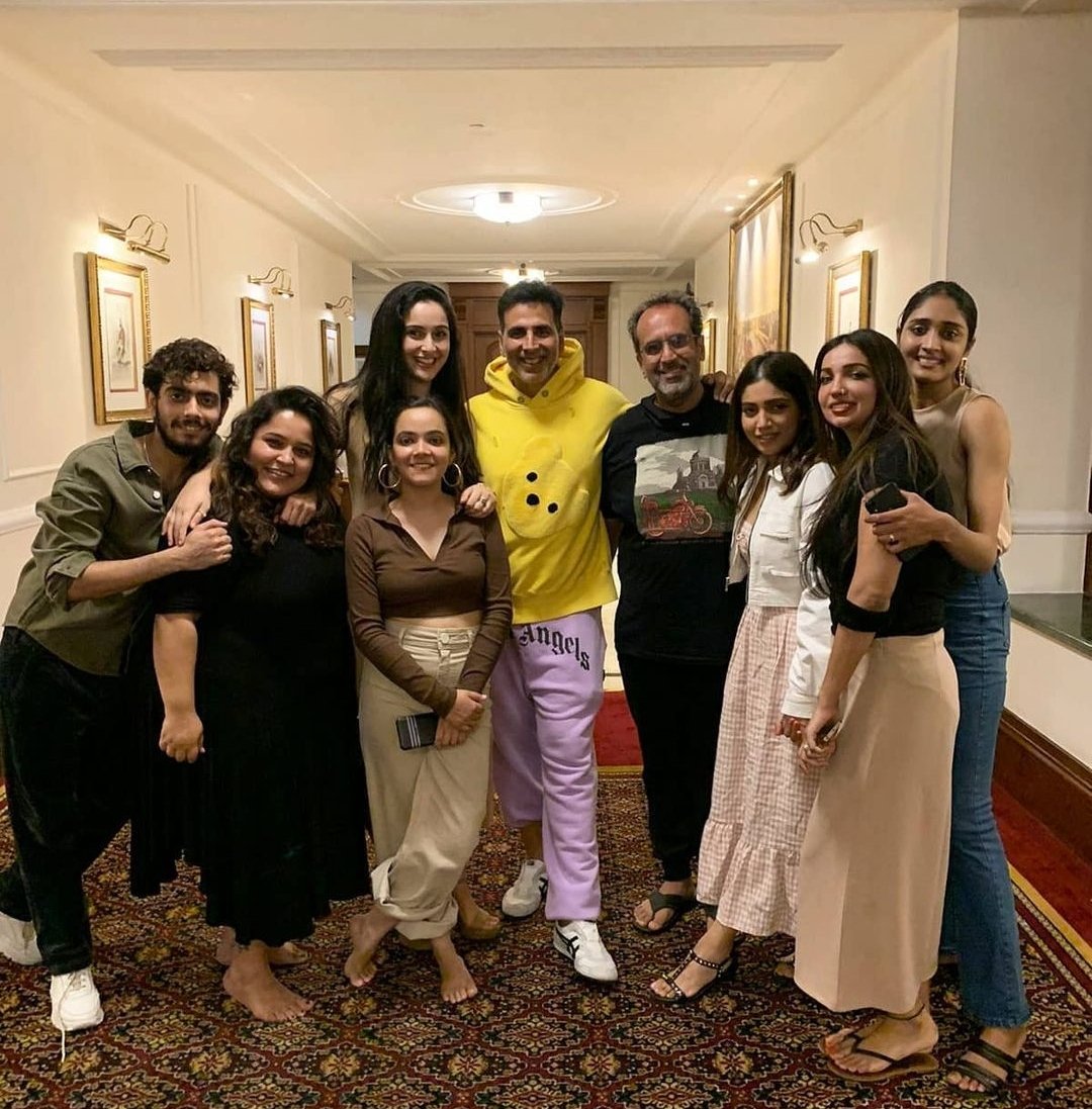 AkshayKumar with the actresses who play his sisters in the upcoming movie  #Rakshabandhan at Imperial hotel in Delhi