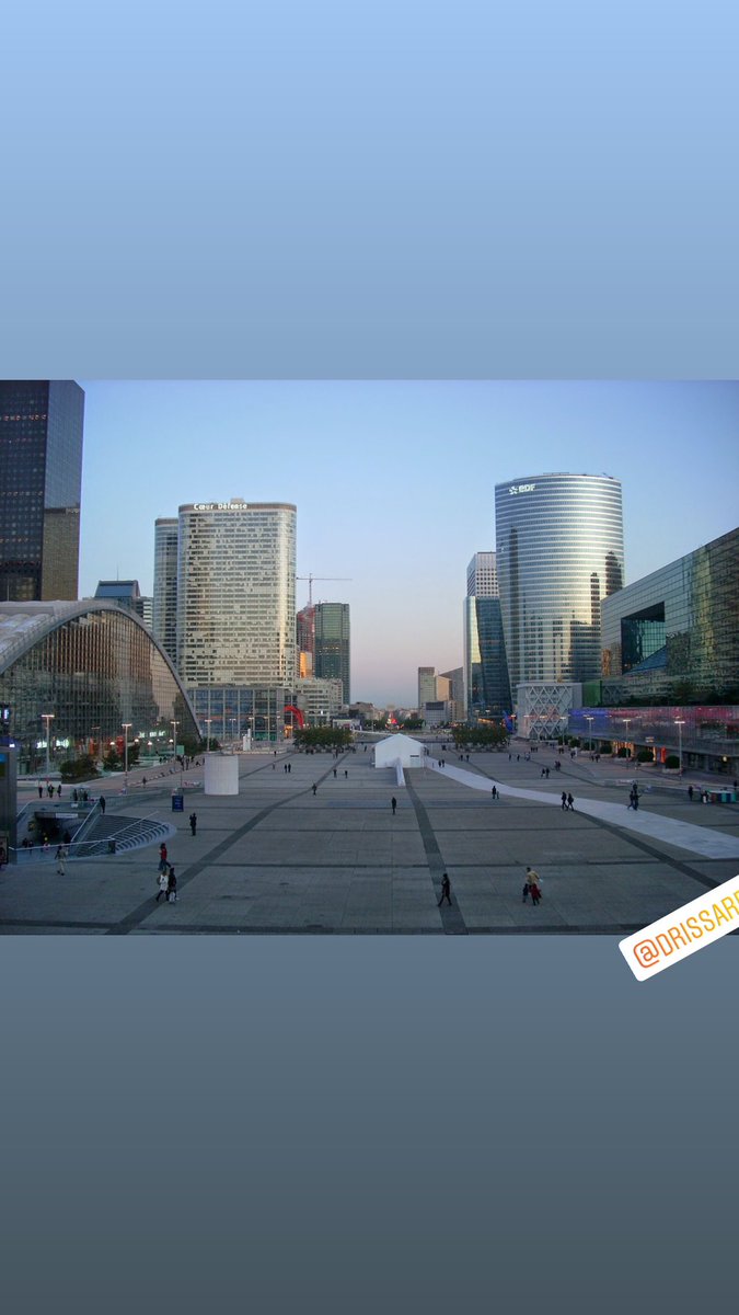 drissarfal's tweet photo. Distrito Financiero de Paris! "Le quartier de la Défense"
Se está convertiendo en el nuevo centro financiero europeo tras en Brexit!
JP Morgan por ejemplo ha movido su división europea y de Trading a Paris.
.
.
.
.
.
#tradingcenter #europetravel #parisfrance #tradinglifestyle https://t.co/zu4p3JEHWe
