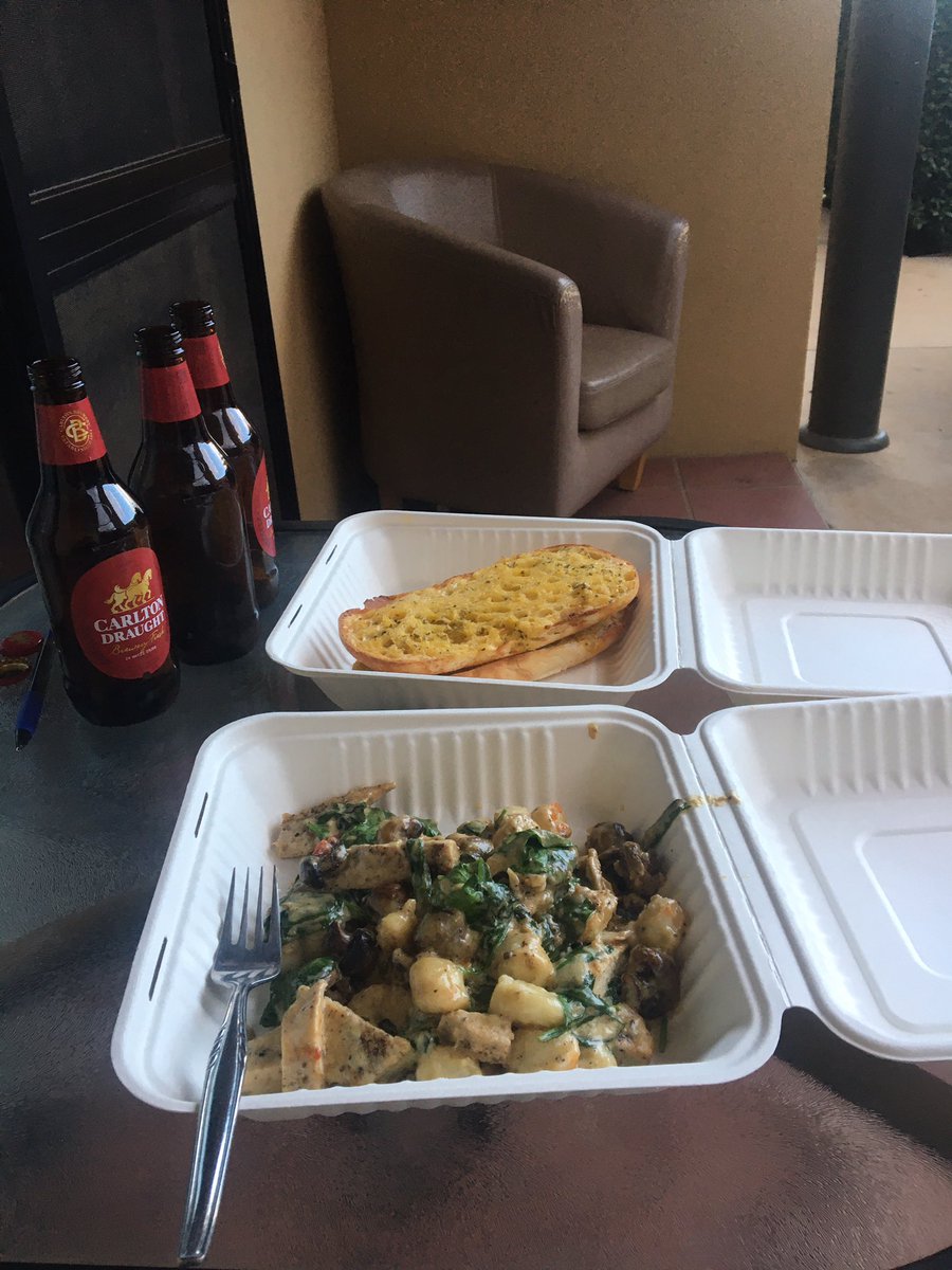 bakes47516205's tweet photo. Why the Fark does an 53 yr old still order Garlic bread with pasta 🤷‍♂️this shit is beyond disbelief 😳 #mildura 33.5 dinner for one 😉 https://t.co/yfAJaBPvb8