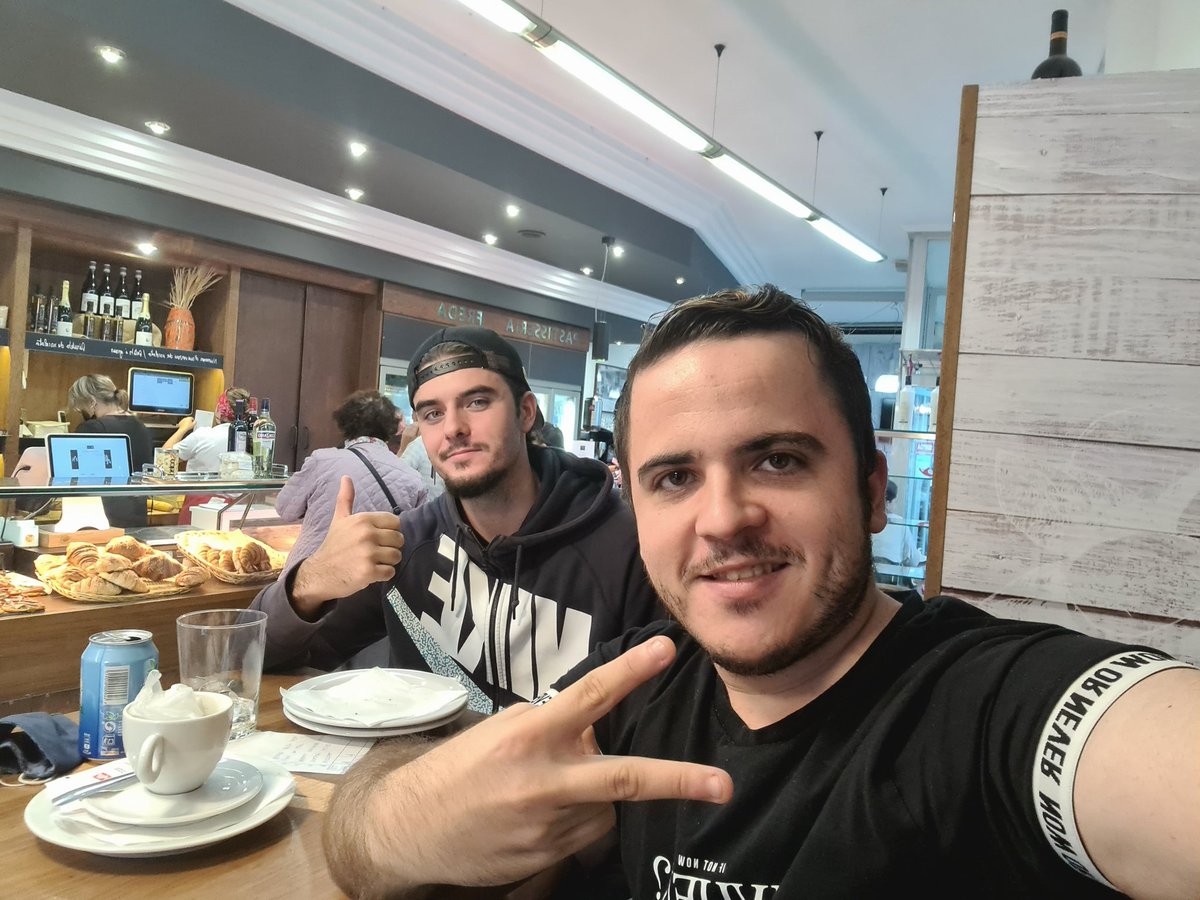 OakVgc's tweet photo. Qué arte tiene mi niño diooos! @de_misco 
Nah de locos como almuerza el tio haha https://t.co/rfGCeqQWs7